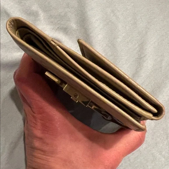 Authentic GUCCI Beige Jackie Micro Guccisima Leather Compact Wallet